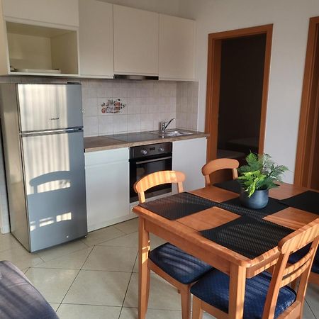 Dalmacia Apartments Srima Bagian luar foto