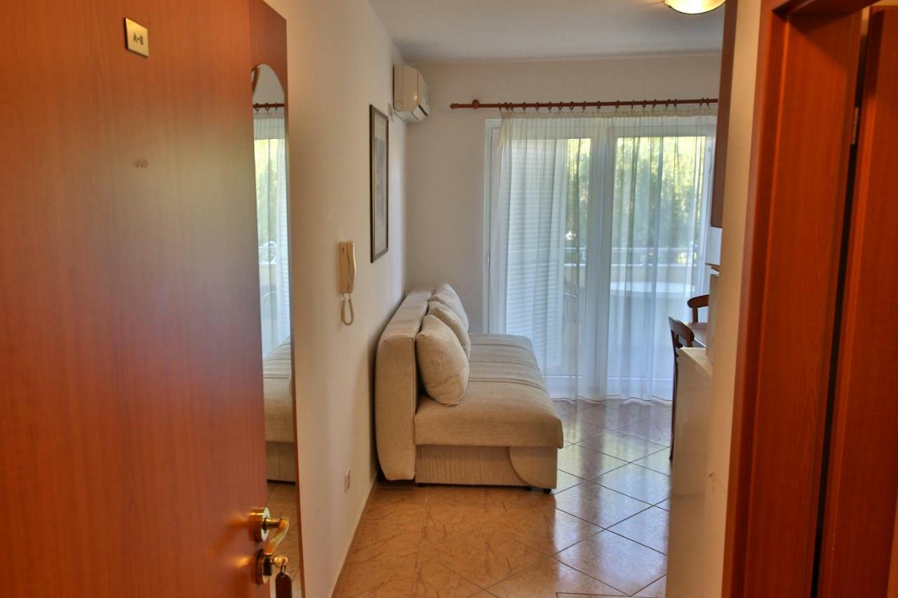 Dalmacia Apartments Srima Bagian luar foto