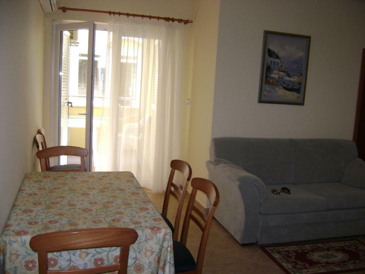Dalmacia Apartments Srima Bagian luar foto
