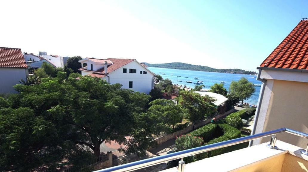 Dalmacia Apartments Srima Bagian luar foto